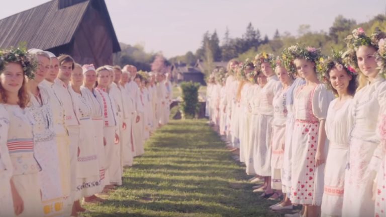 Ari Aster’s Midsommar and Its Appealing Visuals In Bright Colors - XSM