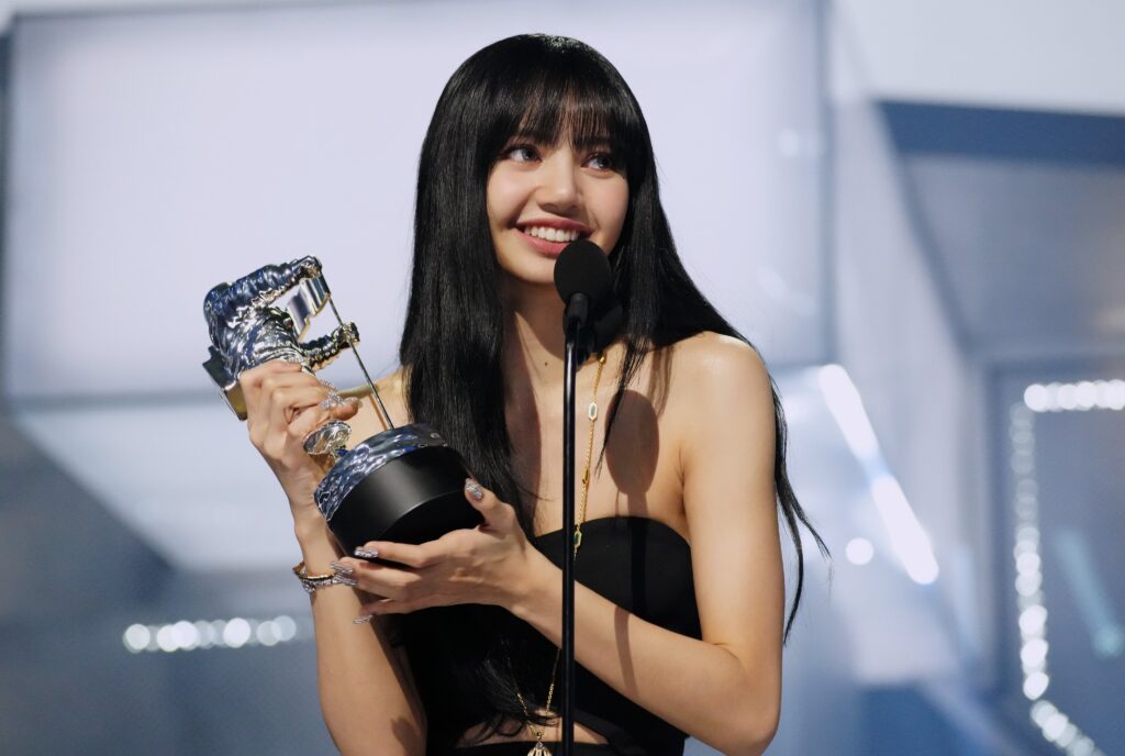 Lisa Of BLACKPINK Makes History As The First Kpop Soloist To Win A VMA